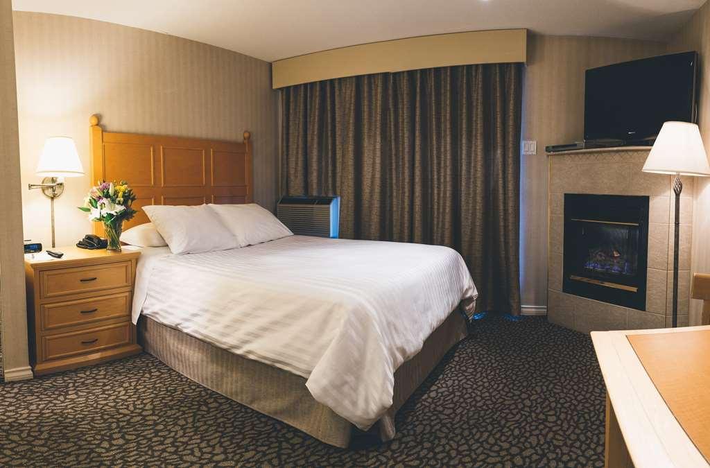 Pinnacle Hotel Whistler Room photo