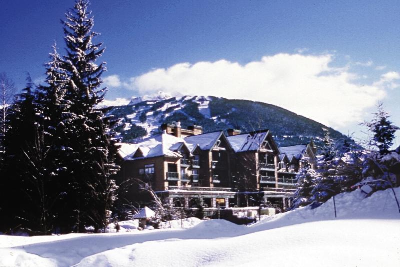 Pinnacle Hotel Whistler Exterior photo